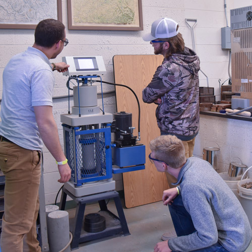 CET Students in the lab