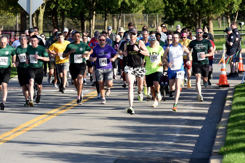 Image of runners at starting line for Ted Moore Run/Walk