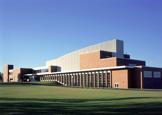 utica campus it building